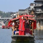 100_Couples_Celebrate_Traditional_Wedding_Customs_in_Hunan_s_Fenghuang_County