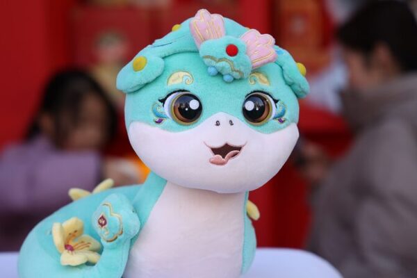 2025 CMG Spring Festival Gala Mascot “Si Shengsheng” Debuts in Shanghai 2025_CMG_Spring_Festival_Gala_Mascot__Si_Shengsheng__Debuts_in_Shanghai