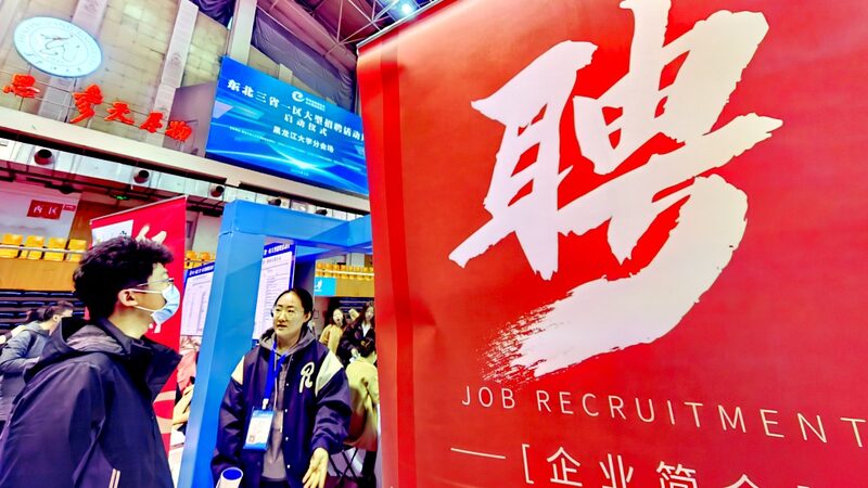 AI_Transforms_Asias_Job_Market_Opportunities_and_Challenges_Ahead - Khabar Asia AI Transforms Asia's Job Market: Opportunities and Challenges Ahead