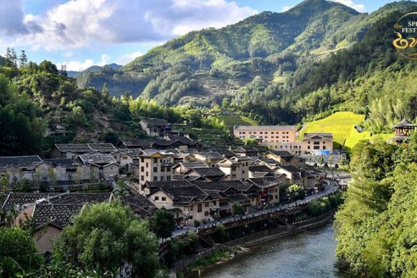 A_Blend_of_Tradition_and_Transformation_in_Dreamlike_Xiadang