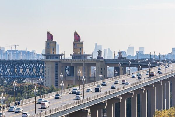 A Journey Across the Nanjing Yangtze River Bridge: A Symbol of China's Engineering Prowess video poster