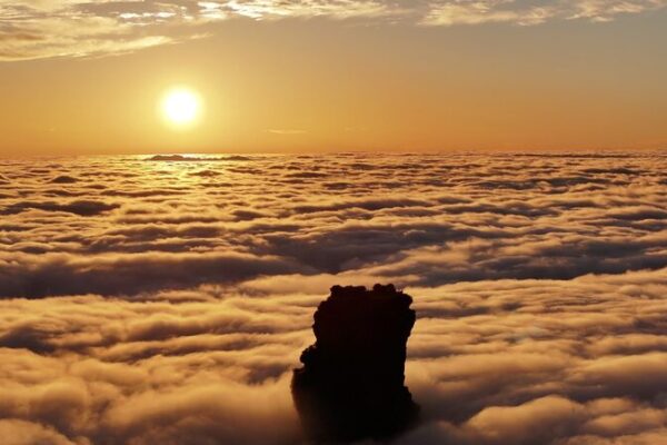 A Sea of Clouds Transforms Mount Fanjing into a Dreamlike Landscape A_Sea_of_Clouds_Transforms_Mount_Fanjing_into_a_Dreamlike_Landscape video poster