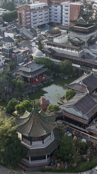 A_Slice_of_Guangzhou__Open_Air_Opera_in_Yongqingfang_s_Alleys video poster
