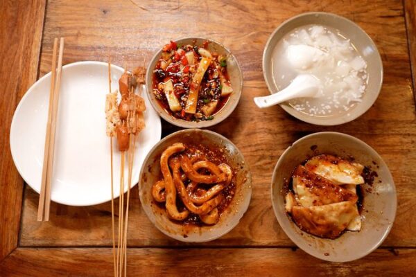 A_Taste_of_Chengdu__Exploring_the_City_s_Vibrant_Small_Eats_Culture video poster