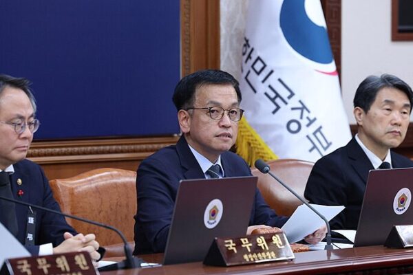 Acting President Choi Rejects Aides’ Resignations Amid Yoon’s Impeachment in South Korea Acting_President_Choi_Rejects_Aides__Resignations_Amid_Yoon_s_Impeachment_in_South_Korea