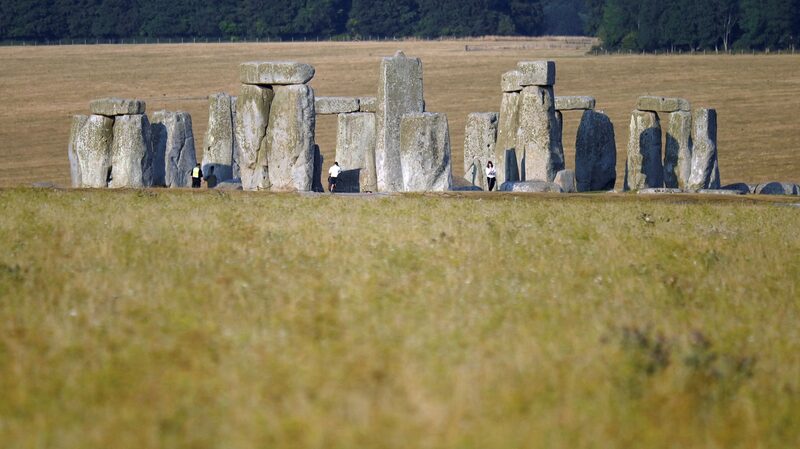 Activists_Arrested_After_Climate_Protest_Targets_Stonehenge - Khabar Asia Activists Arrested After Climate Protest Targets Stonehenge