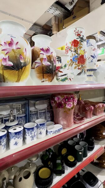 Affordable_Chinese_Decor_and_Crockery_Booming_in_Pakistan_Amid_Cost_of_Living_Crisis video poster