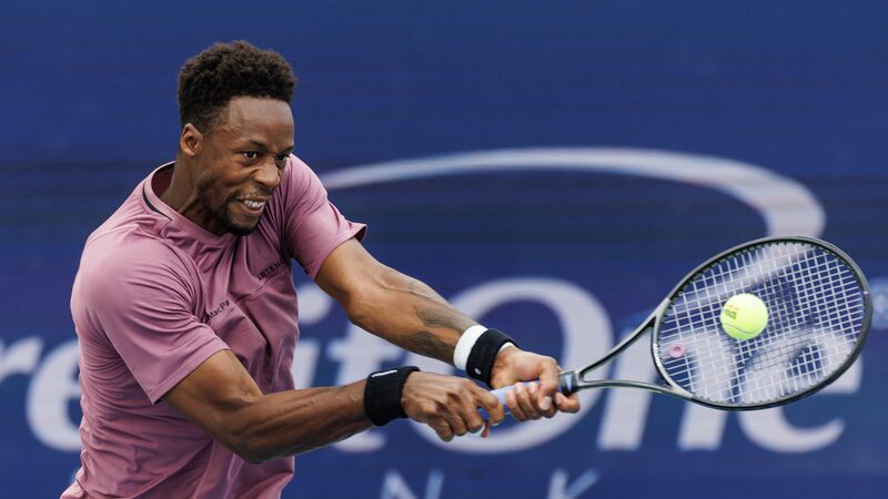 Alcaraz_Smashes_Racket_in_Frustration_After_Loss_to_Monfils_at_Cincinnati_Open