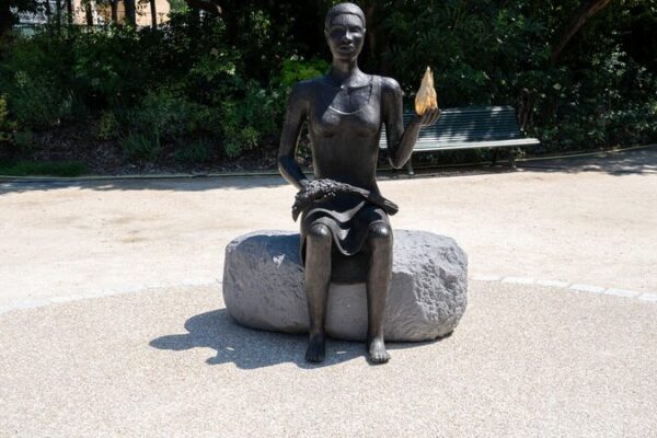 Alison Saar’s Inspiring Sculpture Unveiled in Paris Ahead of 2024 Olympics Alison Saar's Inspiring Sculpture Unveiled in Paris Ahead of 2024 Olympics