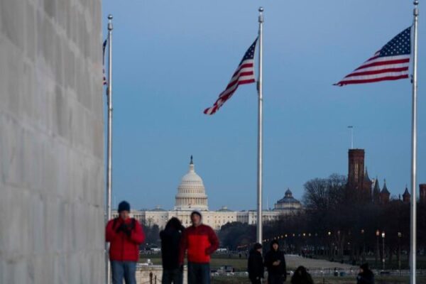 America’s Political Divide: From Disagreement to Deepening Polarization America_s_Political_Divide__From_Disagreement_to_Deepening_Polarization