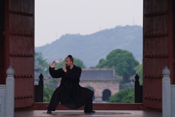 American Martial Artist Becomes 16th-Generation Wudang Sanfeng Sect Inheritor American_Martial_Artist_Becomes_16th_Generation_Wudang_Sanfeng_Sect_Inheritor video poster