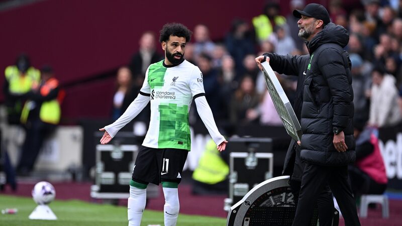 Analyzing_the_Touchline_Tension_Between_Salah_and_Klopp_Amid_Liverpools_Title_Challenges - Khabar Asia Analyzing the Touchline Tension Between Salah and Klopp Amid Liverpool's Title Challenges