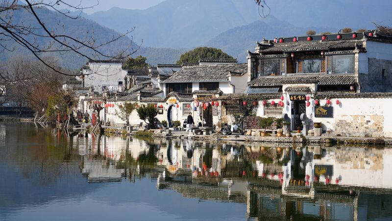 Anhui_s_Ancient_Towns_Illuminate_with_Festive_Spirit_Ahead_of_Spring_Festival