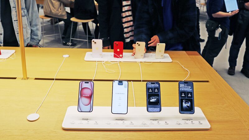 Apple_Reignites_Talks_with_OpenAI_for_Next-Gen_iPhone_AI_Features - Khabar Asia Apple Reignites Talks with OpenAI for Next-Gen iPhone AI Features