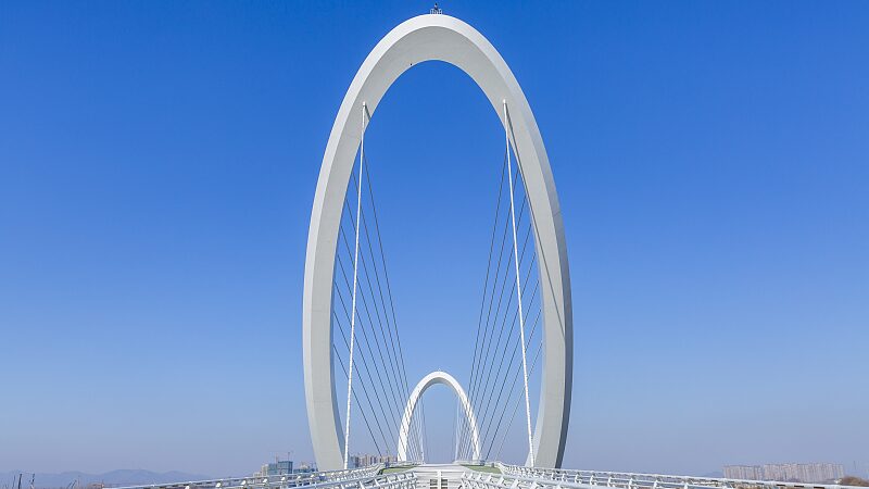 Architectural_Marvel_Nanjing_Eye_Pedestrian_Bridge_Lights_Up_the_Yangtze_poster - Khabar Asia Architectural Marvel: Nanjing Eye Pedestrian Bridge Lights Up the Yangtze video poster