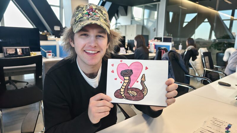 Arizona_Artist_Gives_Diamondback_Rattlesnake_a_Chinese_New_Year_Twist video poster