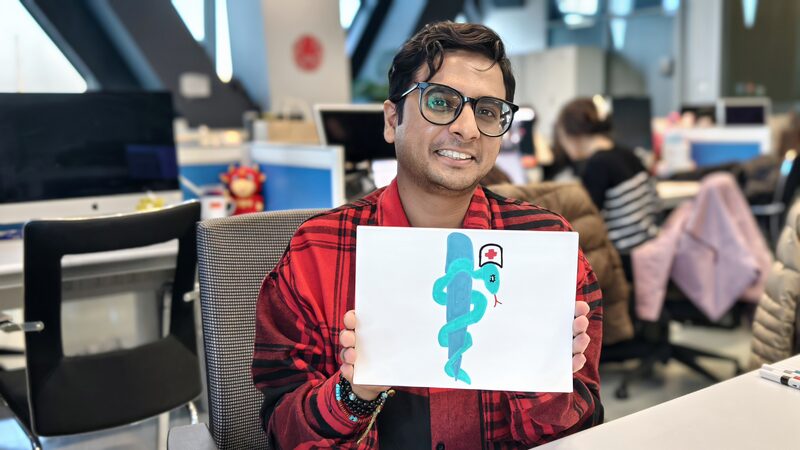 Artist_Wendyl_Martin_Paints_Healing_Snake_for_Upcoming_Year_of_the_Snake_poster - Khabar Asia Artist_Wendyl_Martin_Paints_Healing_Snake_for_Upcoming_Year_of_the_Snake video poster