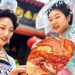 Artistic Marbled Chinese Fans Make a Stylish Comeback