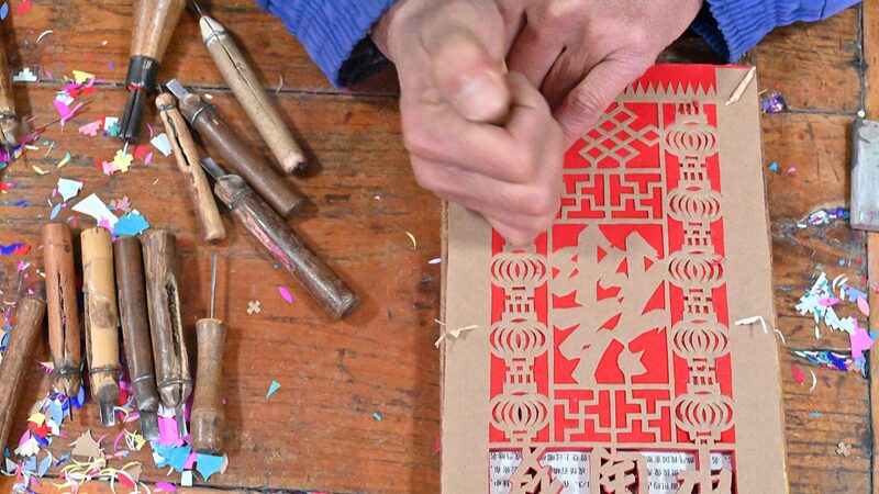 Artistry_of_Guomenjian_Shandongs_Vibrant_Door_Lintel_Paper-Cutting_Tradition - Khabar Asia Artistry of 'Guomenjian': Shandong's Vibrant Door Lintel Paper-Cutting Tradition