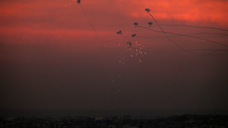 At_Least_100_Dead_in_Israeli_Strikes_on_Jabalia_Refugee_Camp_WHO_Welcomes_Gaza_Aid_poster - Khabar Asia At Least 100 Dead in Israeli Strikes on Jabalia Refugee Camp; WHO Welcomes Gaza Aid video poster