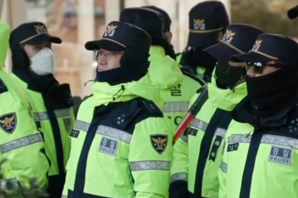 Attempt to Arrest South Korean President Yoon Suk-yeol Halted After Standoff Attempt_to_Arrest_South_Korean_President_Yoon_Suk_yeol_Halted_After_Standoff video poster