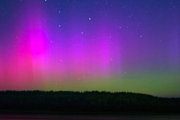Aurora Borealis and Meteor Shower Illuminate Mohe’s Night Skies Aurora_Borealis_and_Meteor_Shower_Illuminate_Mohe_s_Night_Skies