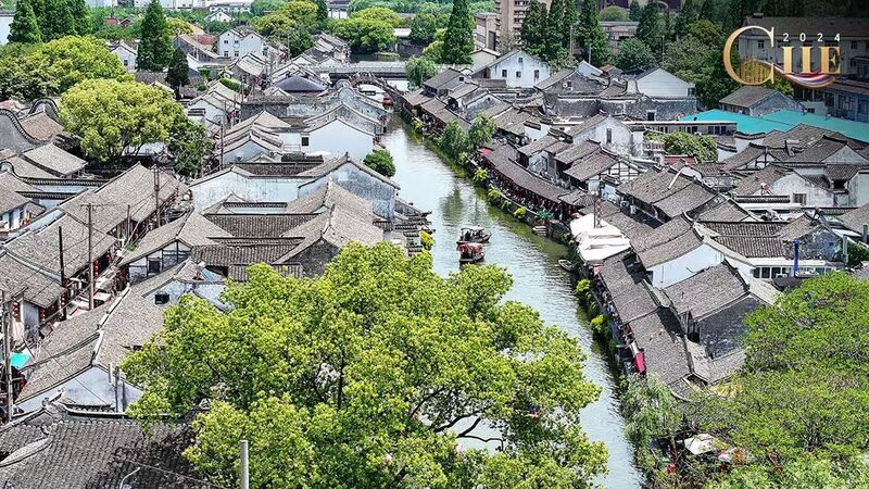 Autumn_Splendor_Awaits_at_Shanghai_s_1_500_Year_Old_Fengjing_Ancient_Town video poster