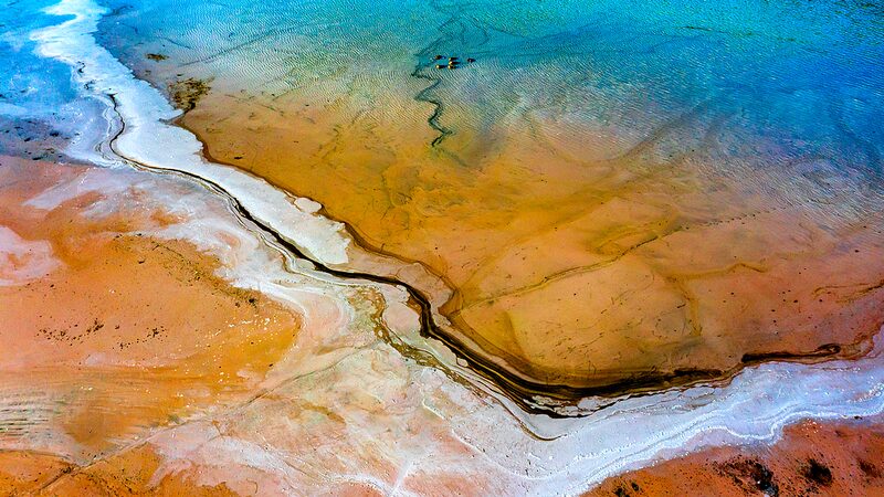 Autumn_s_Palette__Huangshi_s_Copper_Tailing_Ponds_Transform_into_Vibrant_Watercolors - Khabar Asia Autumn_s_Palette__Huangshi_s_Copper_Tailing_Ponds_Transform_into_Vibrant_Watercolors