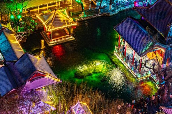 Baotu Spring Lantern Fair Illuminates Jinan with Cultural Splendor