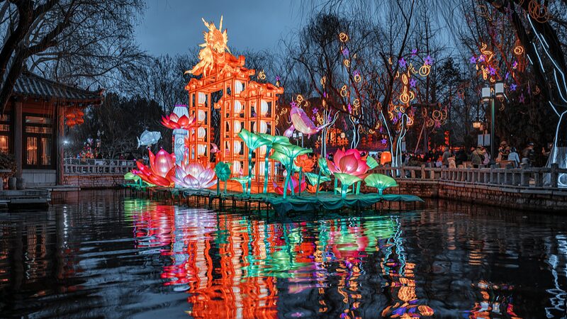 Baotu Spring Park Illuminated by Spectacular Lantern Festival in Shandong