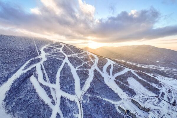 Beidahu_Ski_Resort_in_Jilin_Attracts_Throngs_of_Winter_Sports_Enthusiasts - Khabar Asia Beidahu Ski Resort in Jilin Attracts Throngs of Winter Sports Enthusiasts