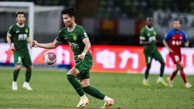 Beijing_Guoan_Climbs_to_Fourth_with_3_1_Victory_Over_Meizhou_Hakka