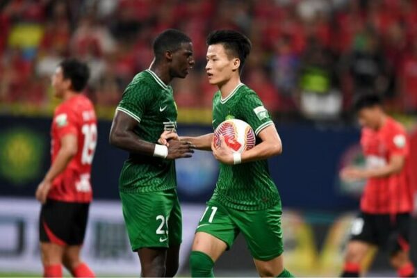 Beijing_Guoan_Stage_Comeback_to_Draw_with_Chengdu_Rongcheng_in_Chinese_Super_League_Thriller