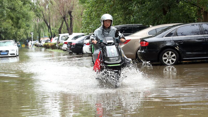 Beijing_on_High_Alert_as_Heavy_Downpours_Lash_City__Train_Services_Suspended - Khabar Asia Beijing_on_High_Alert_as_Heavy_Downpours_Lash_City__Train_Services_Suspended