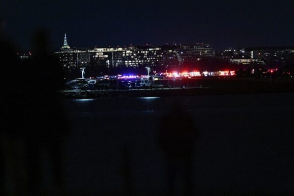 Black Boxes Recovered after Deadly Mid-Air Collision over Potomac River Black_Boxes_Recovered_after_Deadly_Mid_Air_Collision_over_Potomac_River video poster