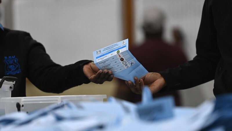 Botswana_s_Opposition_UDC_Wins_Majority_in_Landmark_Elections - Khabar Asia Botswana_s_Opposition_UDC_Wins_Majority_in_Landmark_Elections