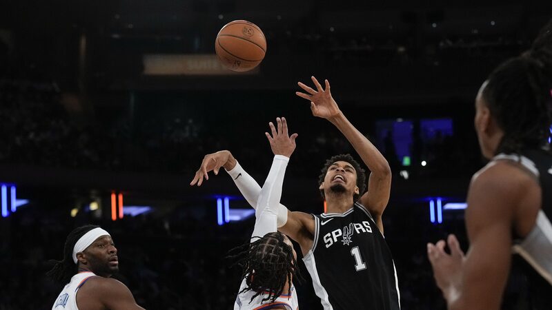 Bridges_Outduels_Wembanyama_as_Knicks_Edge_Spurs_in_Record_Breaking_Clash - Khabar Asia Bridges_Outduels_Wembanyama_as_Knicks_Edge_Spurs_in_Record_Breaking_Clash