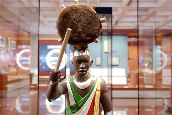 Burundi_s_Royal_Drum_Dance_Sculpture_Showcased_in_Beijing_Exhibition video poster