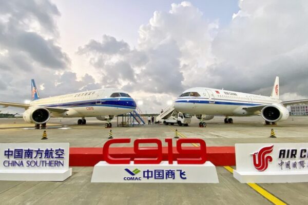 COMAC_Delivers_C919_Passenger_Jets_to_Air_China_and_China_Southern_Airlines