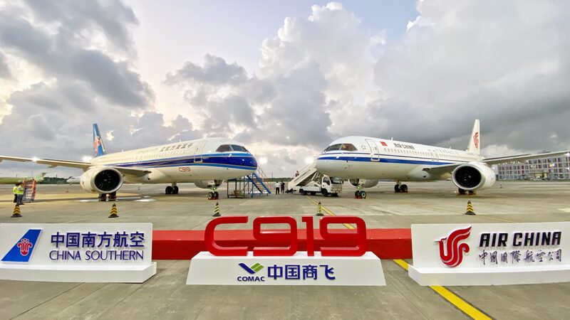 COMAC_Delivers_C919_Passenger_Jets_to_Air_China_and_China_Southern_Airlines
