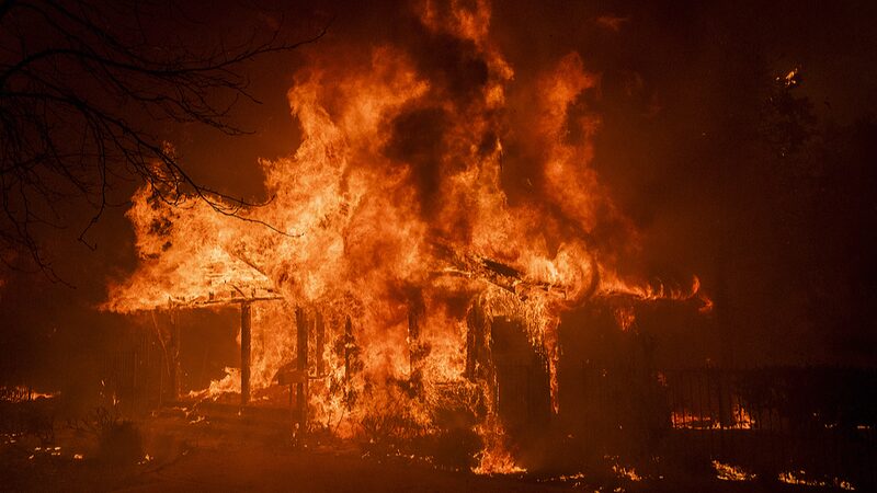 California_Wildfires_Rage_On__Thousands_Evacuated_as_Blazes_Devastate_Los_Angeles_Area - Khabar Asia California_Wildfires_Rage_On__Thousands_Evacuated_as_Blazes_Devastate_Los_Angeles_Area