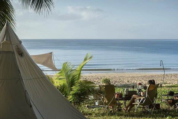 Camping Craze Boosts Coastal Tourism in Sanya video poster