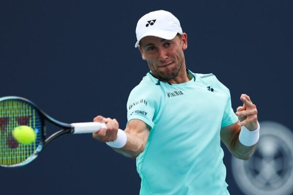 Casper Ruud and Hubert Hurkacz Advance to Estoril Open Semifinals Casper Ruud and Hubert Hurkacz Advance to Estoril Open Semifinals