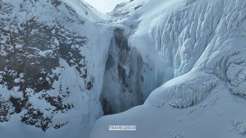Changbai_Mountains_Unfrozen_Wonder_Exploring_the_Worlds_Deepest_Volcanic_Waterfall - Khabar Asia Changbai Mountain's Unfrozen Wonder: Exploring the World's Deepest Volcanic Waterfall
