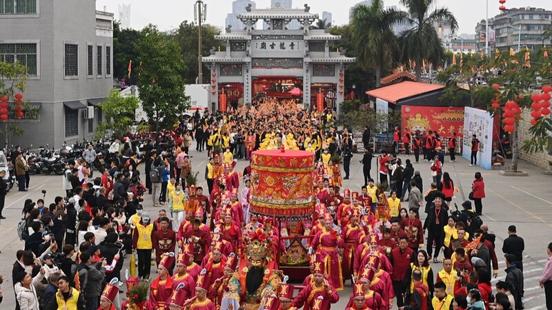 Chaozhou Qinglong Temple Fair Brings Ancient Traditions to Life in Guangdong