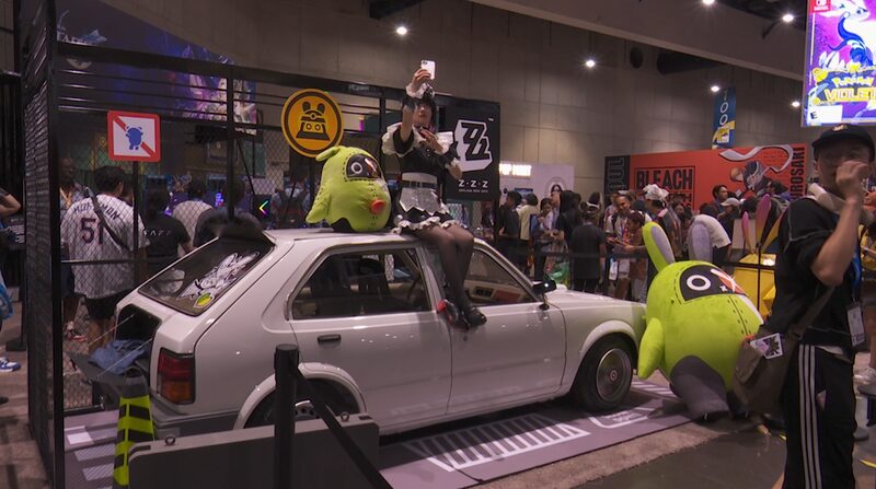 Characters_from_Different_Worlds_Convene_at_Comic_Con video poster