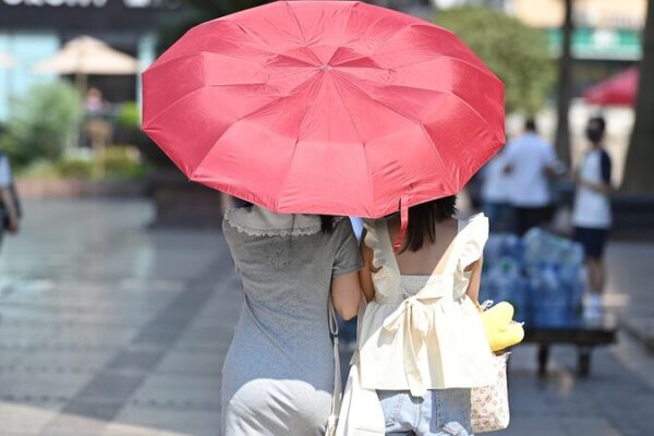 Chengdu and Chongqing Scorch Under Prolonged Red Heat Alerts Chengdu_and_Chongqing_Scorch_Under_Prolonged_Red_Heat_Alerts