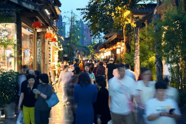 Chengdu’s Kuanzhai Alley: Timeless Charm Captured in Time-Lapse Chengdu's Kuanzhai Alley: Timeless Charm Captured in Time-Lapse video poster