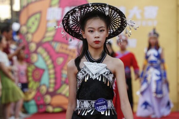 Children Light Up Xinjiang’s Qiuci Alley in Duanwu Festival Fashion Show Children Light Up Xinjiang's Qiuci Alley in Duanwu Festival Fashion Show