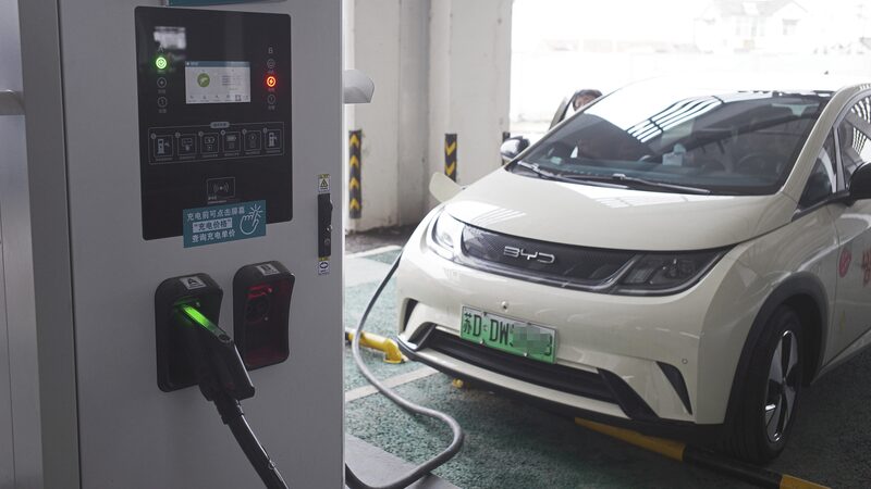 China_Accelerates_Electric_Vehicle_Infrastructure_with_3000_New_Highway_Charging_Stations - Khabar Asia China Accelerates Electric Vehicle Infrastructure with 3,000 New Highway Charging Stations